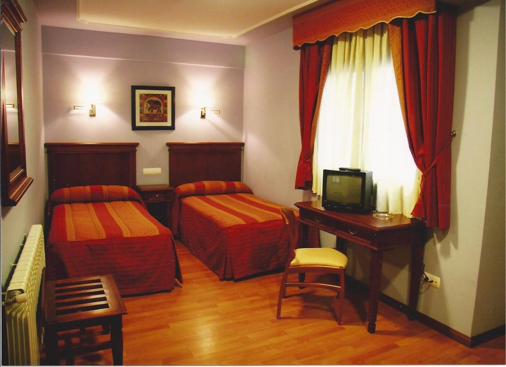 Hostal Torres San Leonardo de Yagüe Szoba fotó