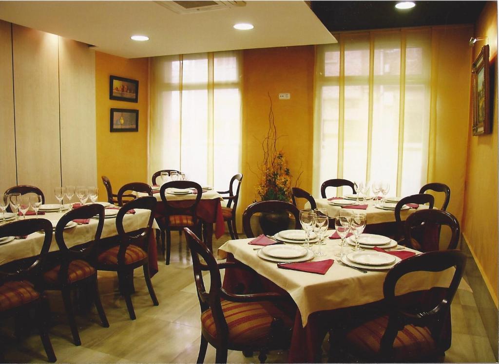 Hostal Torres San Leonardo de Yagüe Kültér fotó