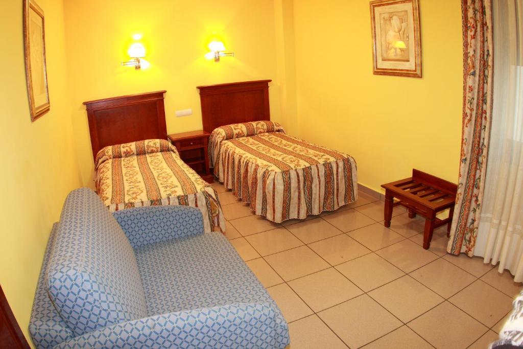 Hostal Torres San Leonardo de Yagüe Szoba fotó