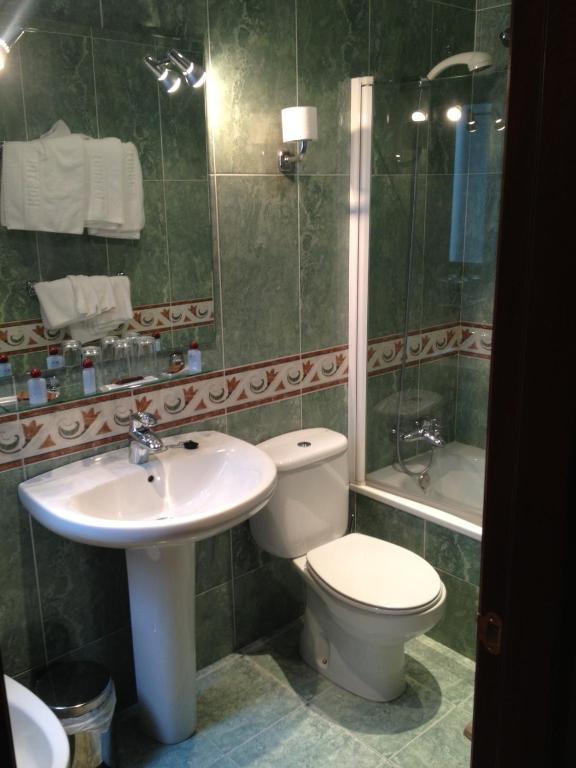 Hostal Torres San Leonardo de Yagüe Szoba fotó